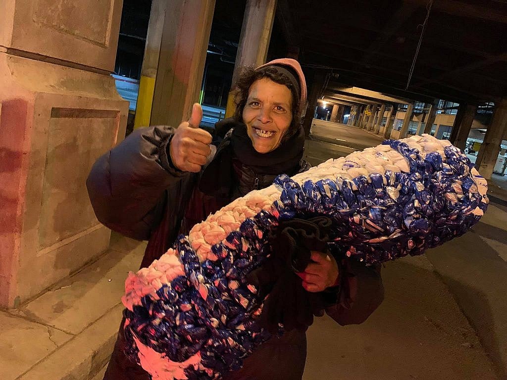Mauldin & Jenkins plastic bags into mats for the homeless