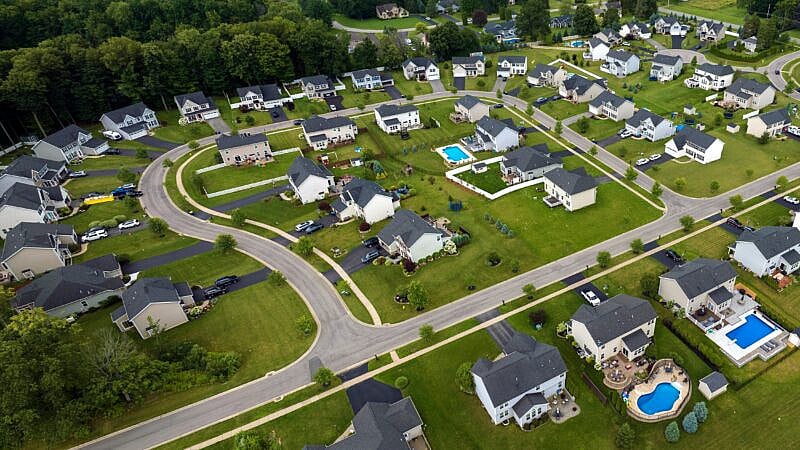 Residential,Homes,In,Suburban,Sprawl,Development,In,Rochester,,New,York.