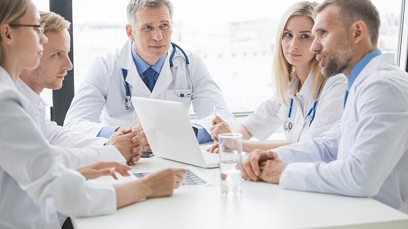 Doctors,Meeting,At,A,Large,White,Table